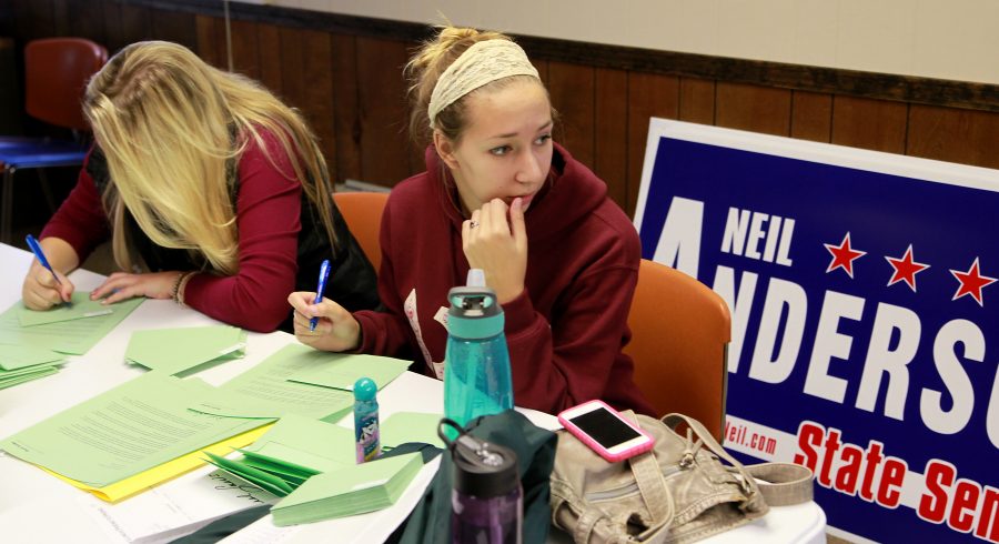 Ryan Silvola/Observer Staff
First-year Becky Lindstrom and Junior Sophie Bennett work with Slone and other Augustana students on Neil Anderson’s campaign for U.S. Senator. Anderson is running against incumbent Senator Mike Jacobs, D-Ill.