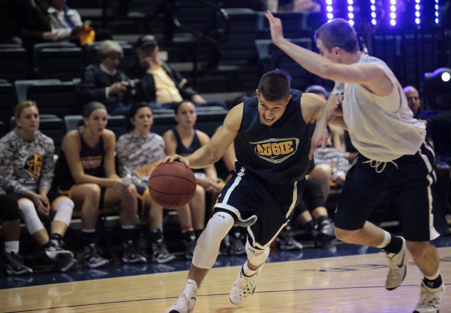 Members of the mens basketball team play against each other in a scrimmage. Photo by LuAnna Gerdemann.