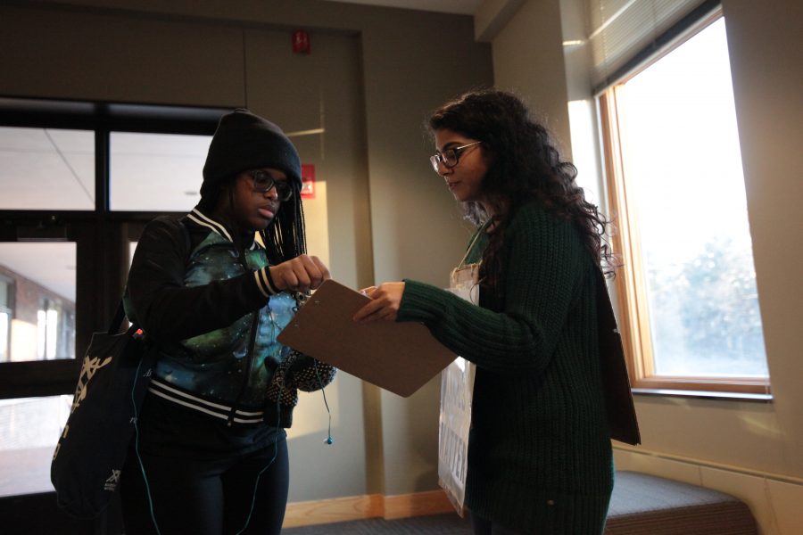 Senior Suhaiba Mohiuddin collects signatures for the petition of solidarity. Photo by LuAnna Gerdemann. 