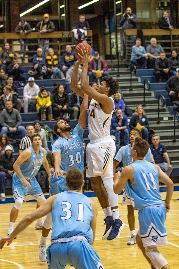 Mens basketball stays undefeated in CCIW play