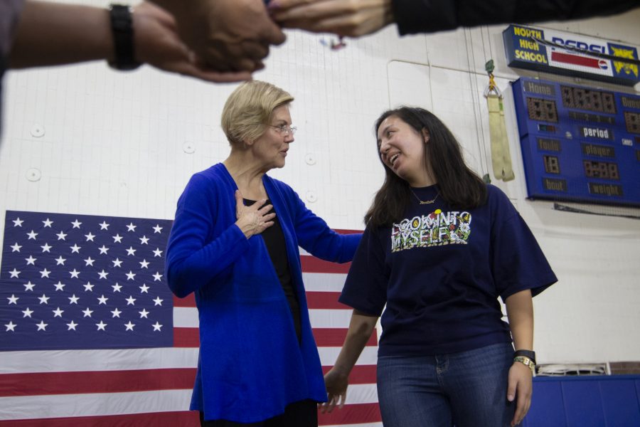(left to right) Senator Elizabeth speaks with Augustana Senior Siena Lei after taking a photo together. Photo by Kevin Donovan