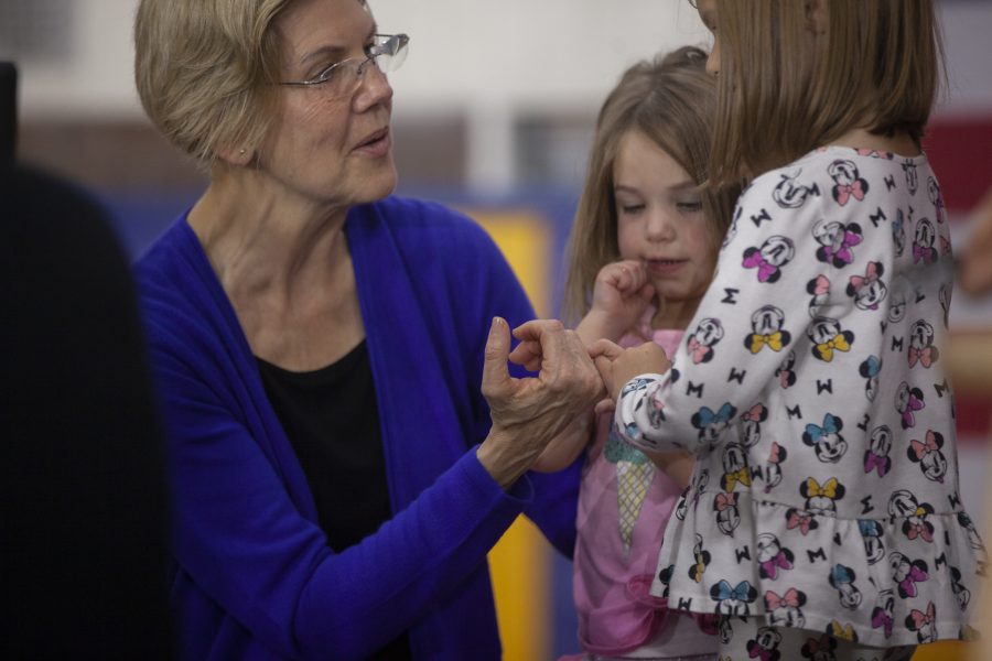 Senator+Elizabeth+Warren+has+a+photo+taken+with+children+who+attended+the+town+hall+event+at+North+High+School+in+Davenport%2C+IA+on+Sunday+November+3.+Photo+by+Kevin+Donovan