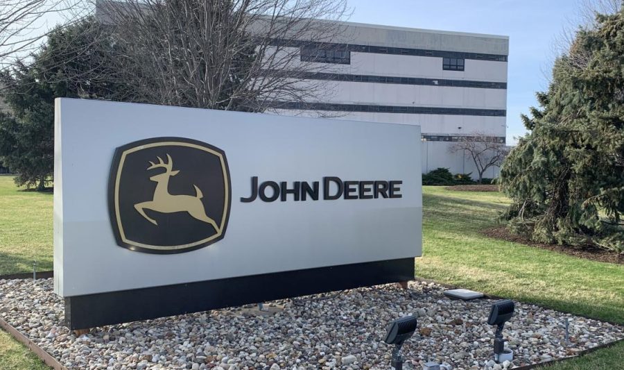 A+John+Deere+sign+outside+the+Moline+John+Deere+Cylinder+division+on+April+1.