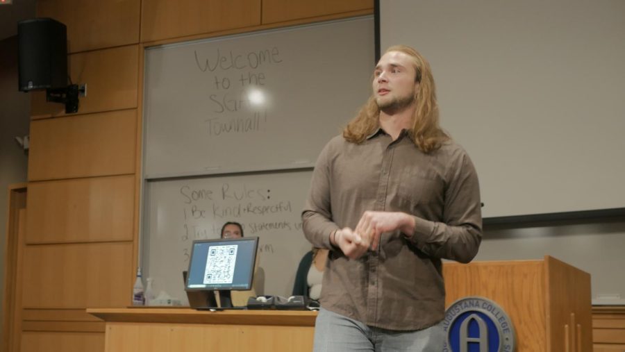 YDSA member Eric Reinertsen speaks in front of the crowd at the SGA workers town hall on Nov. 15, 2022.