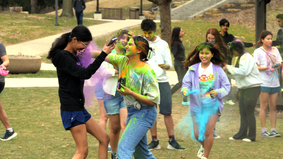 Campus+bursts+with+Holi+colors+on+March+21%2C+2023.