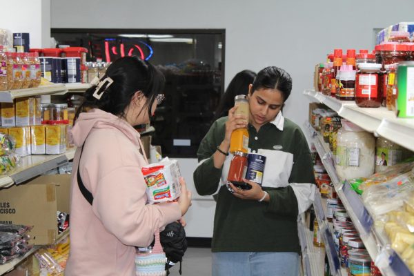 Sophomore Sushmita Adhikari and First-Year Chau Tran shop for groceries for the upcoming Cultural Cooking Workshop on Nov. 15 at Jasper Mart.