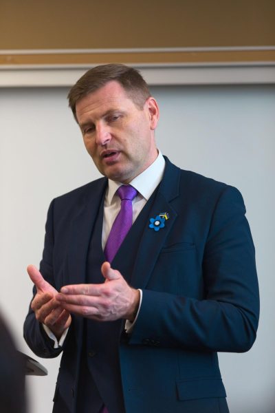 The Defense Minister of Estonia, Hanno Pevkur, visits Augustana
College professor Xiaowen Zhang’s political science class on Apr. 9.