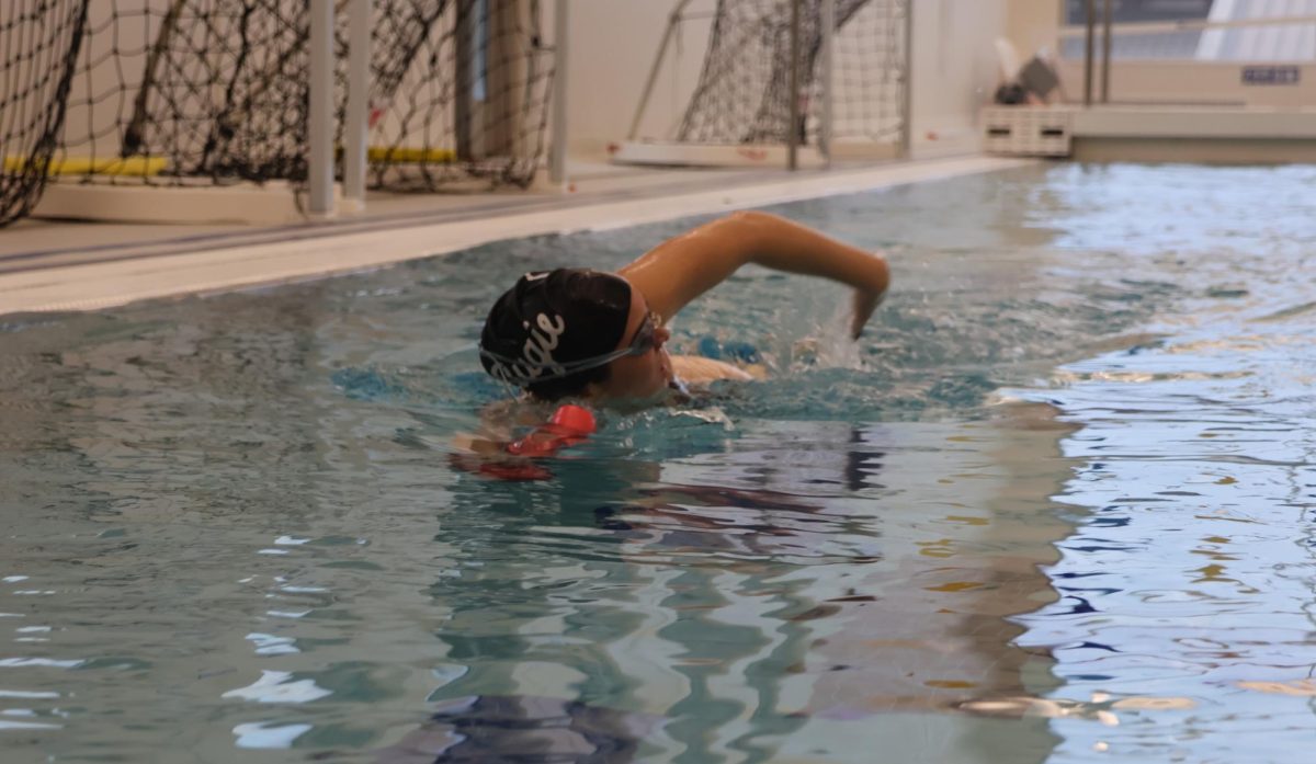 Sophomore Mara Walker practices in the Anne Greeve Lund Natatorium on Nov. 13, 2024.